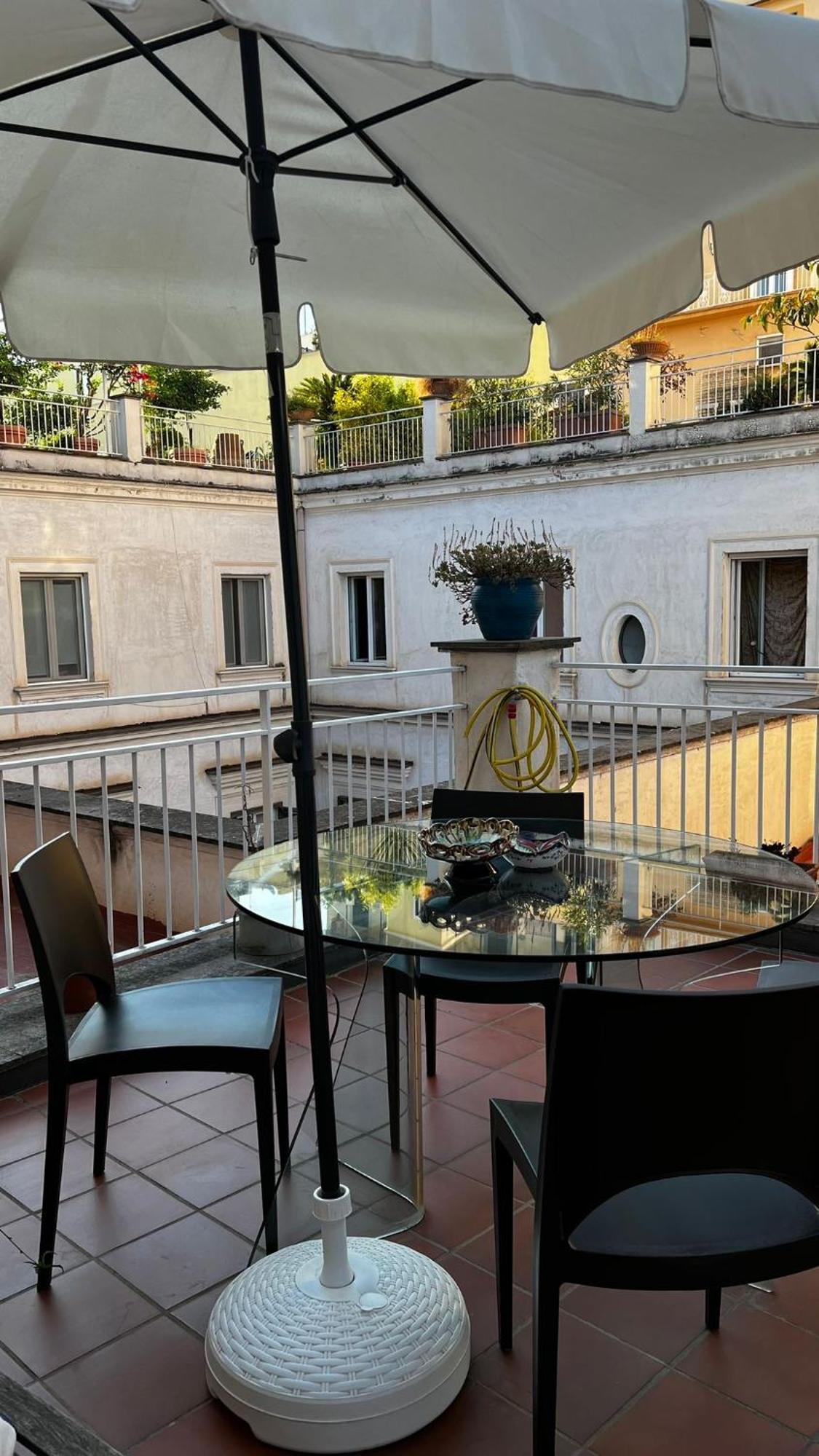 Residenza San Teodoro Chiaia Dimora Storica Apartment
